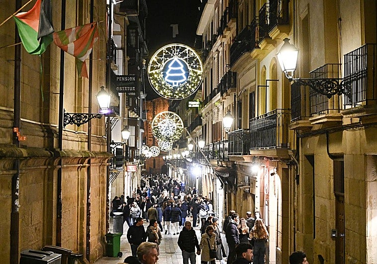 Sorprendidos dos jóvenes con navajas y spráis cuando trataban de robar a turistas en San Sebastián